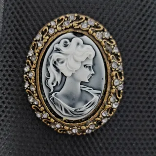 سنجاق سینه/ گل سینه