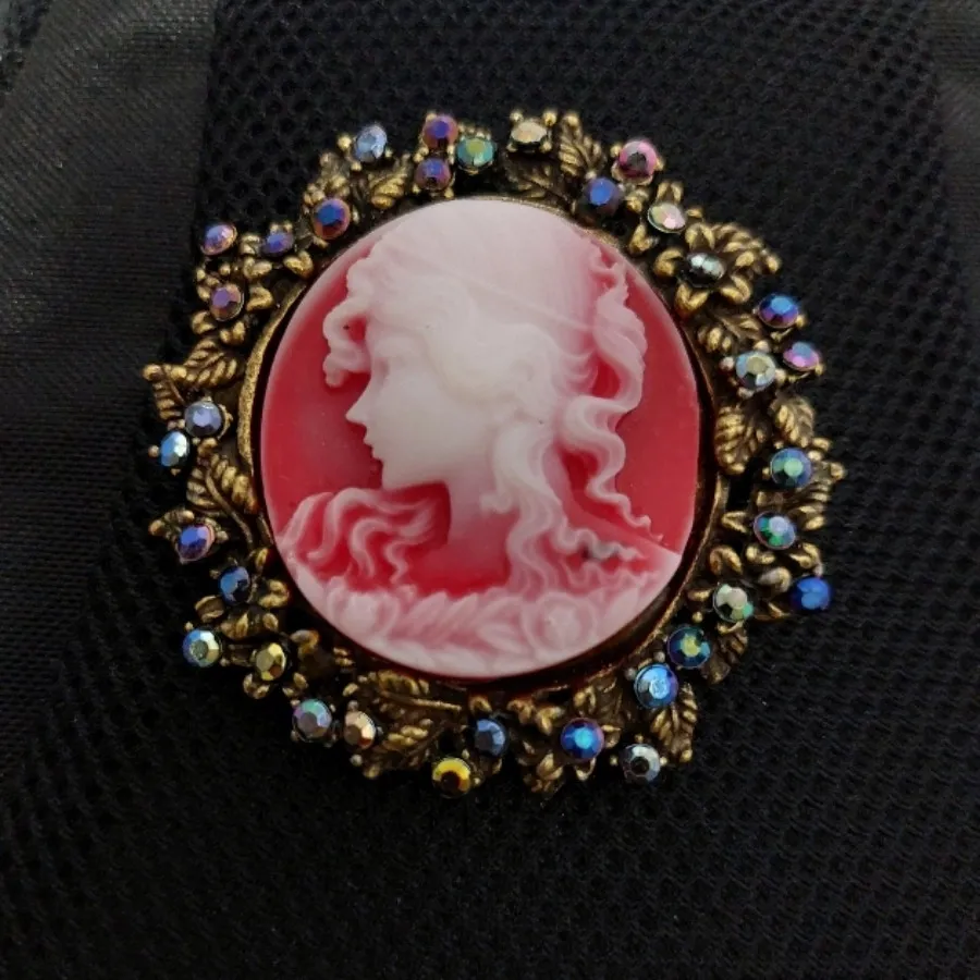 سنجاق سینه/ گل سینه