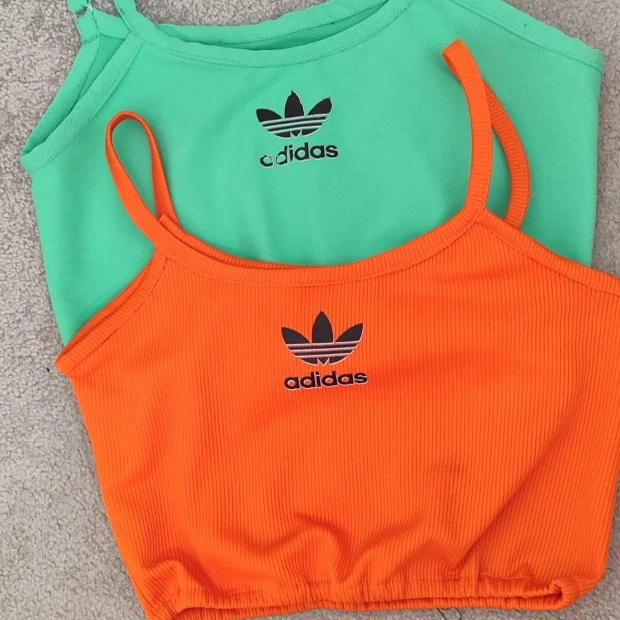 نیم تنه وشورتک ورزشی