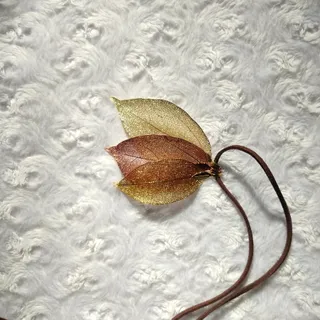 گردنبند برگ