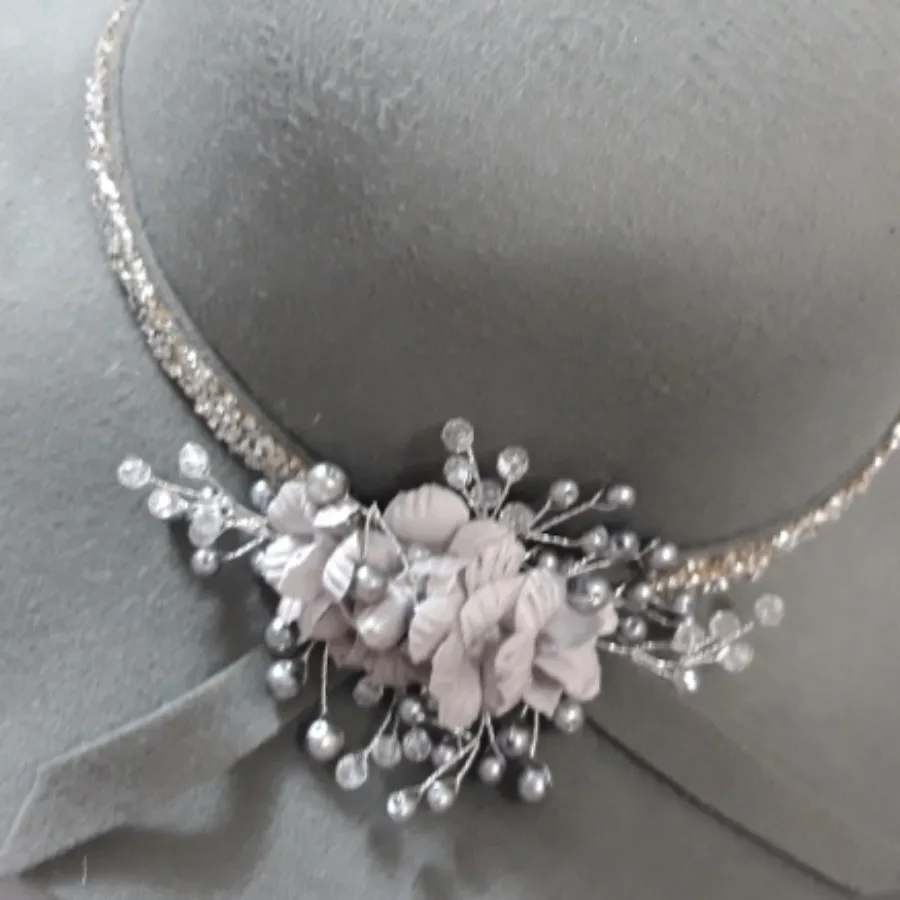 تعدادی کلاه زنانه