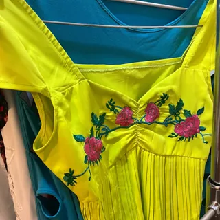 تاپ گلدوزی خوشرنگ