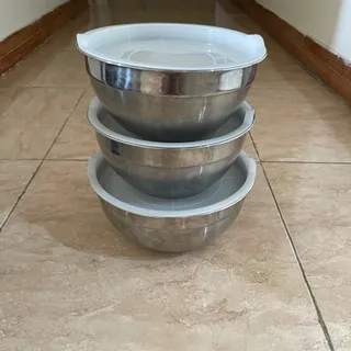 سه عدد ظرف نکهدارنده