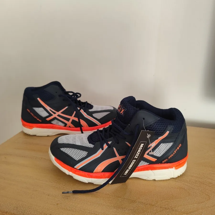 کفش ورزشی طرح Asics