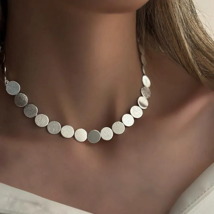 گردنبند دایره‌ای مینیمال