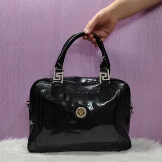 کیف ورنی مشکی طرح ورساچه