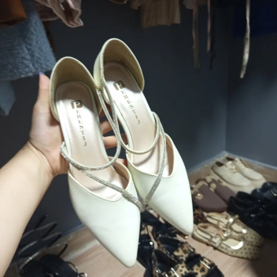 کفش پاشنه سفید