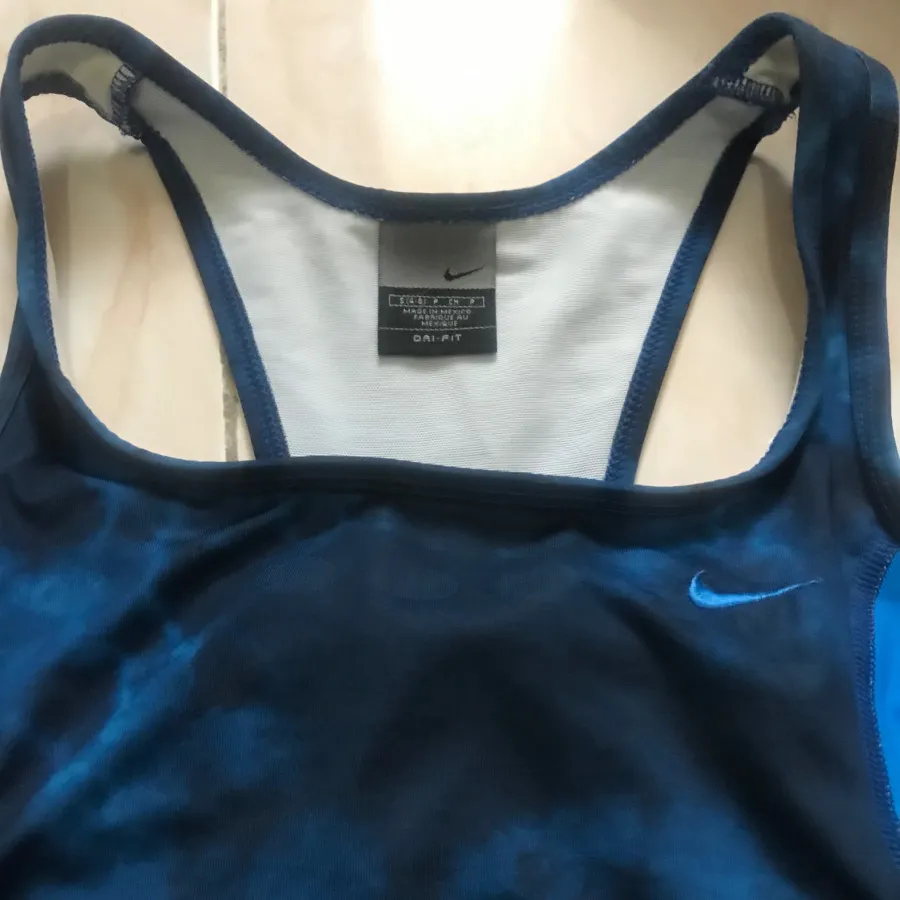 تاپ ورزشی نایکی