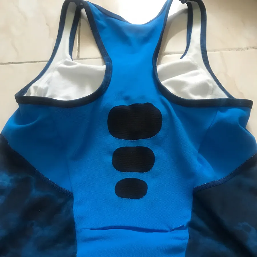 تاپ ورزشی نایکی