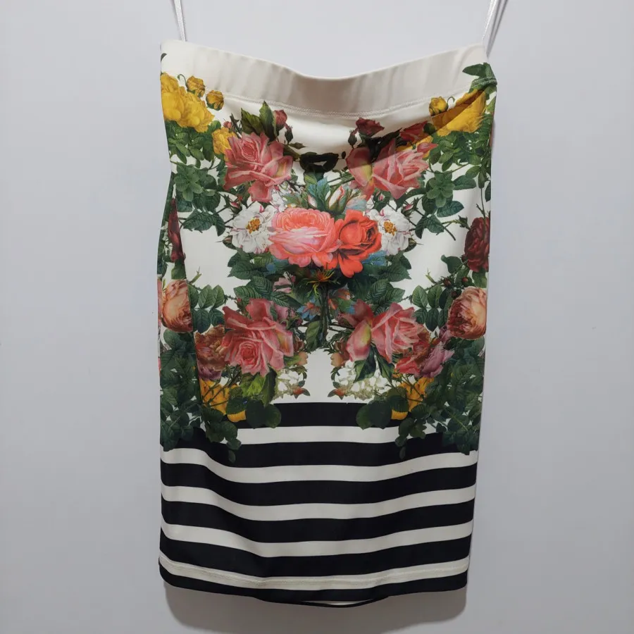 بلوز و دامن