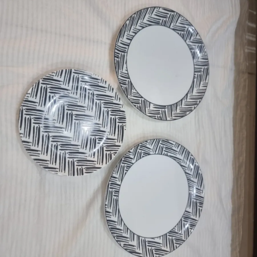 بشقاب و پیش دستی