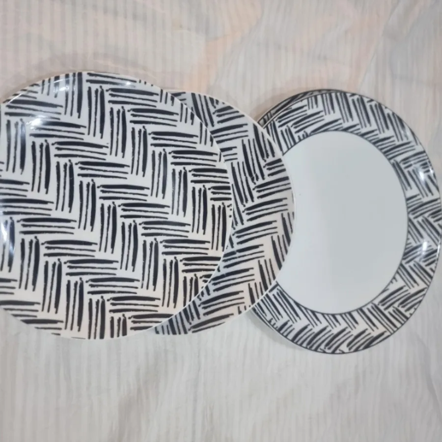 بشقاب و پیش دستی