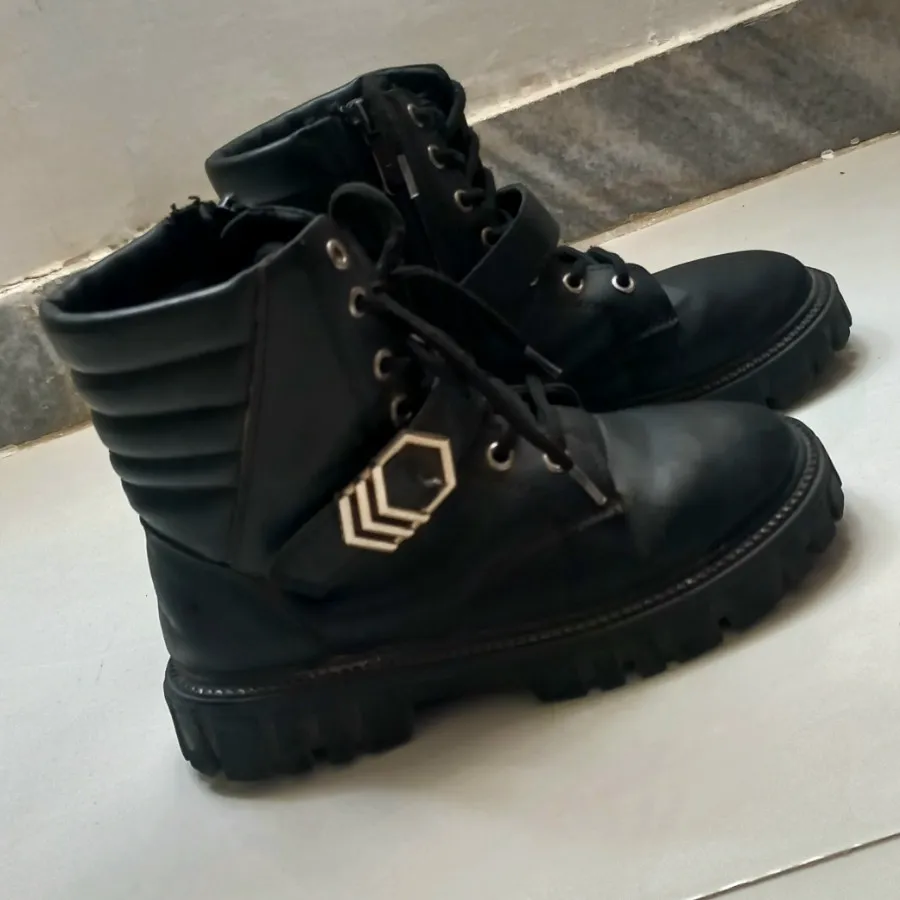 بوت دخترانه