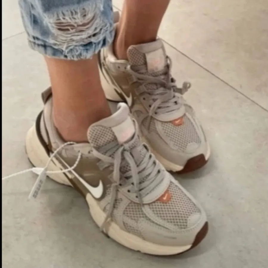 کتونی نایکی v2k