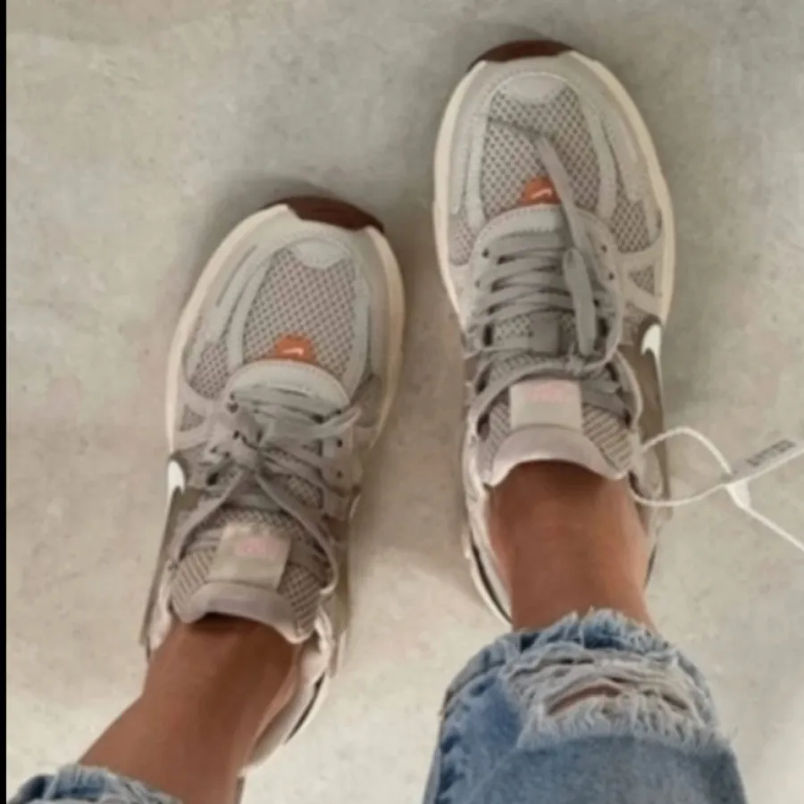 کتونی نایکی v2k