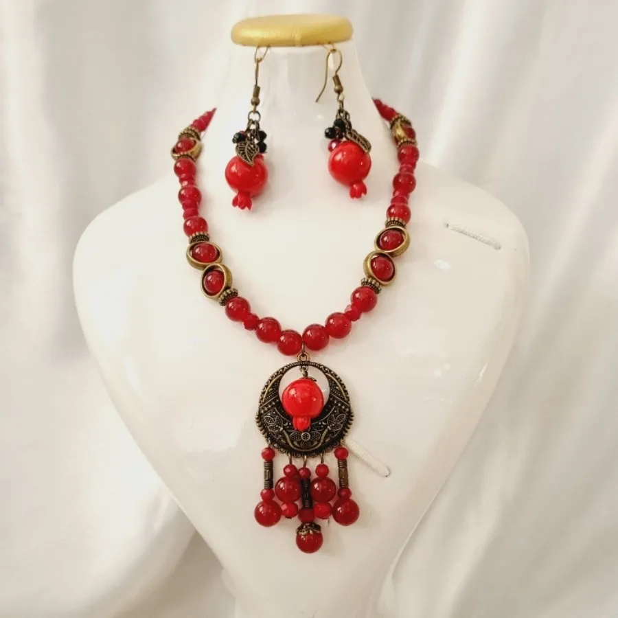 گردنبند و دستبند یلدایی