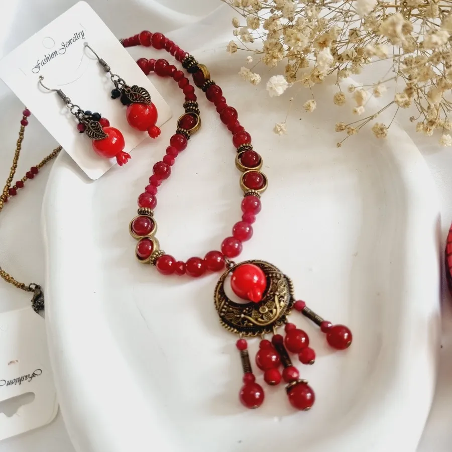 گردنبند و دستبند یلدایی