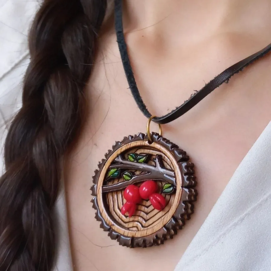 گردنبندچوبی یلدایی بندچرم