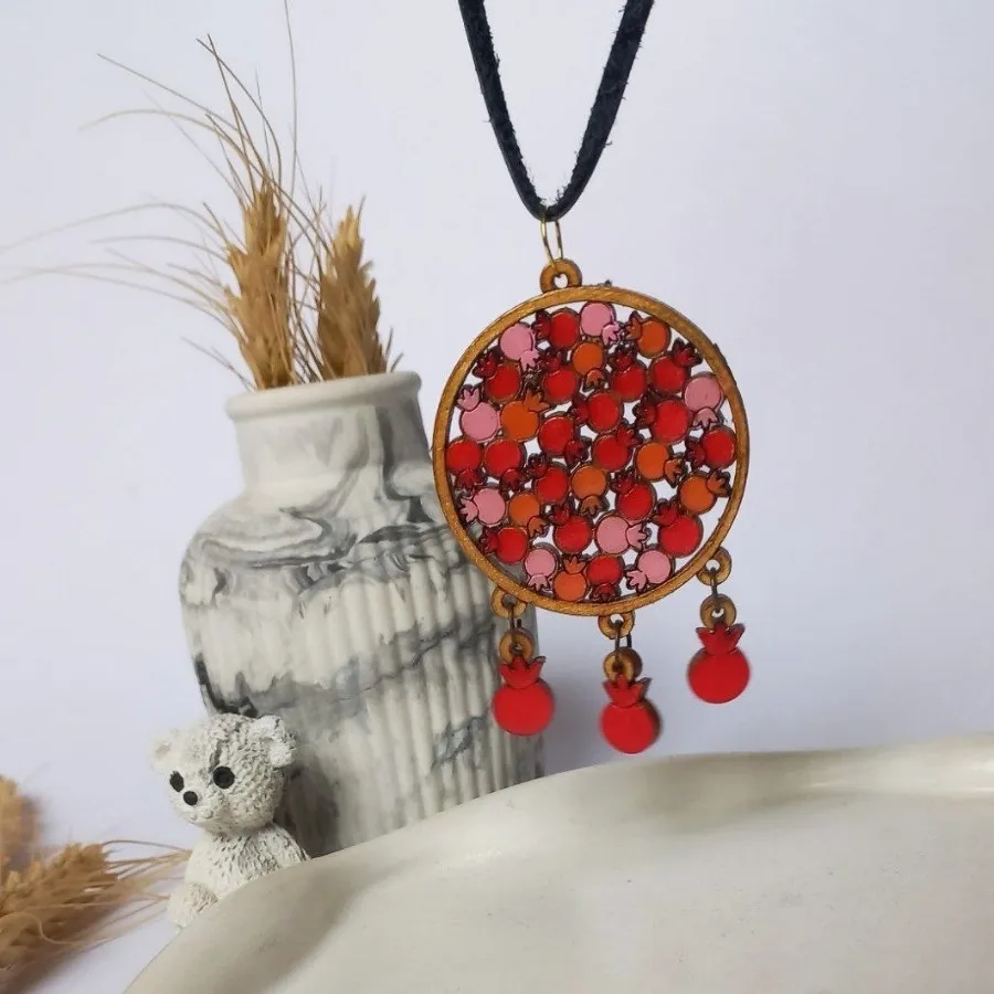 گردنبندچوبی یلدایی بندچرم