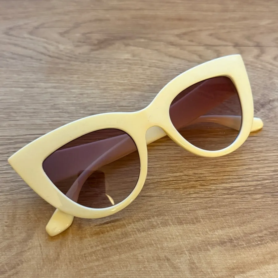 عینک آفتابی سفید