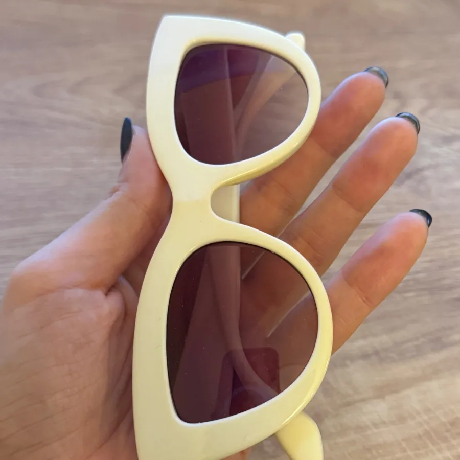 عینک آفتابی سفید