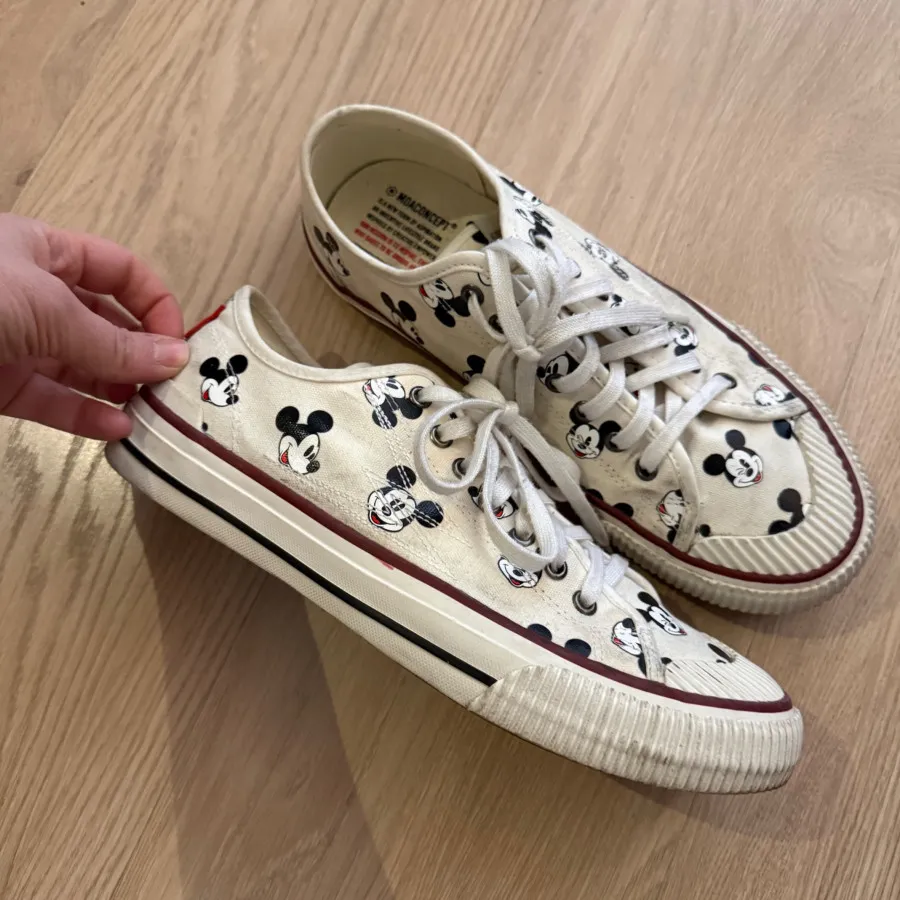 کفش سفید مونکلر