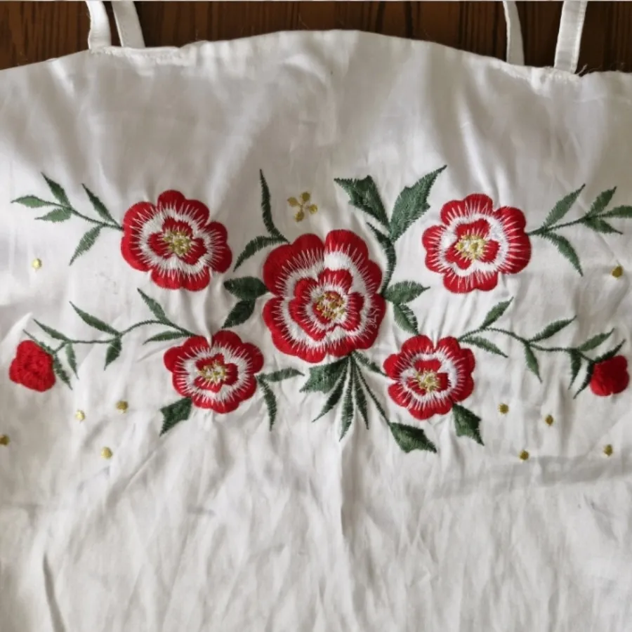 تاپ گلدوزی زنانه