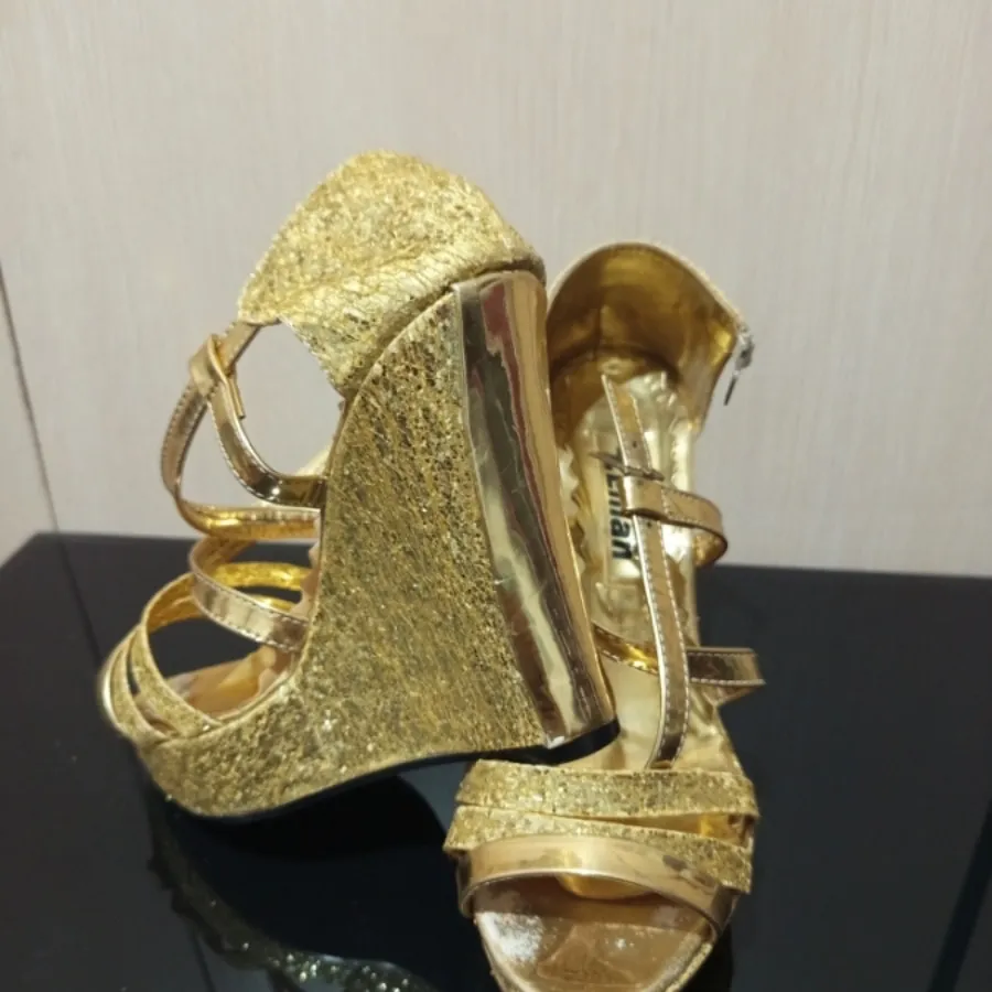 کفش مجلسی زنانه طلایی