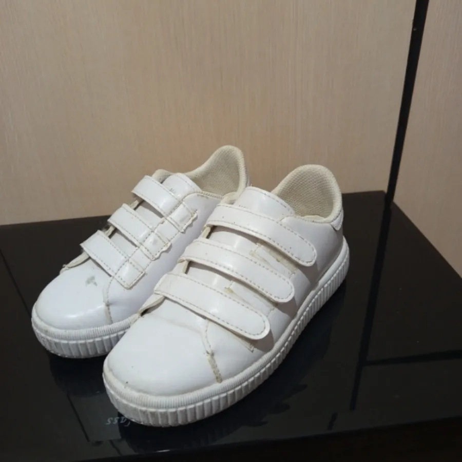 کتونی اسپورت سفید سه چسب