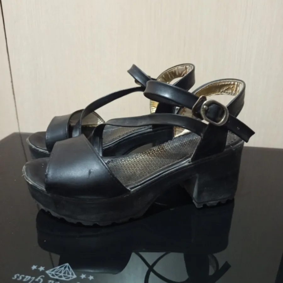 صندل زنانه پاشنه دار