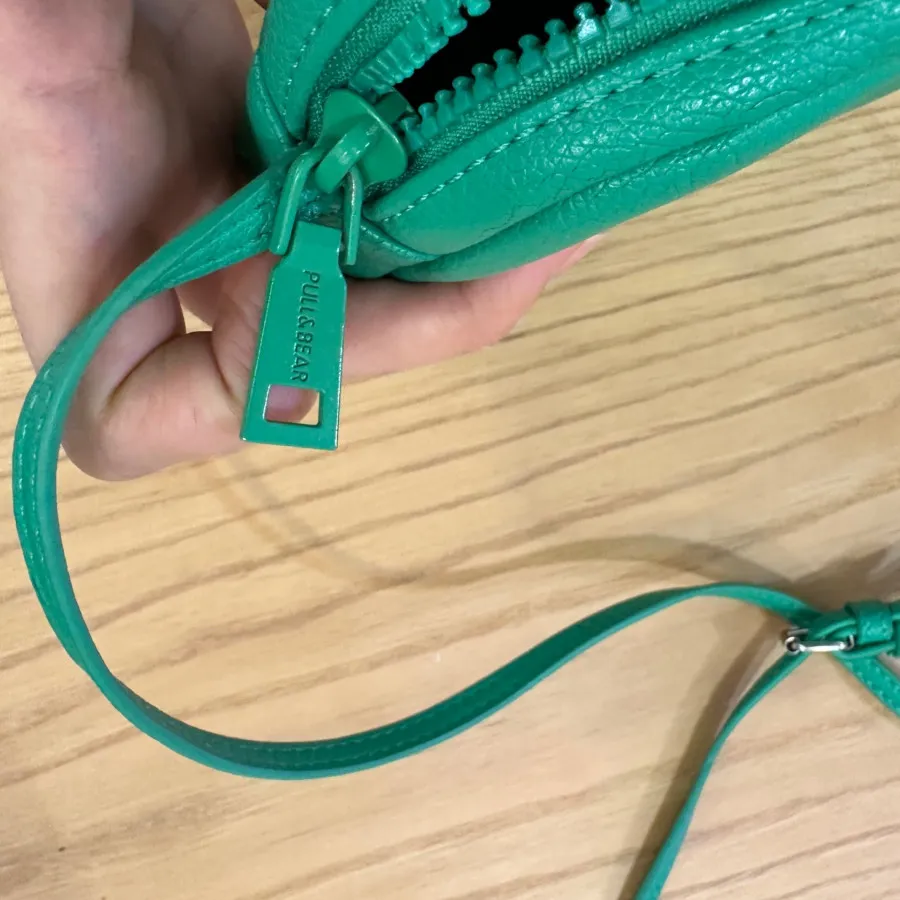 کیف سبز pullandbear