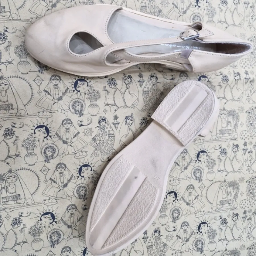 کفش اسپرت کرم تابستاته