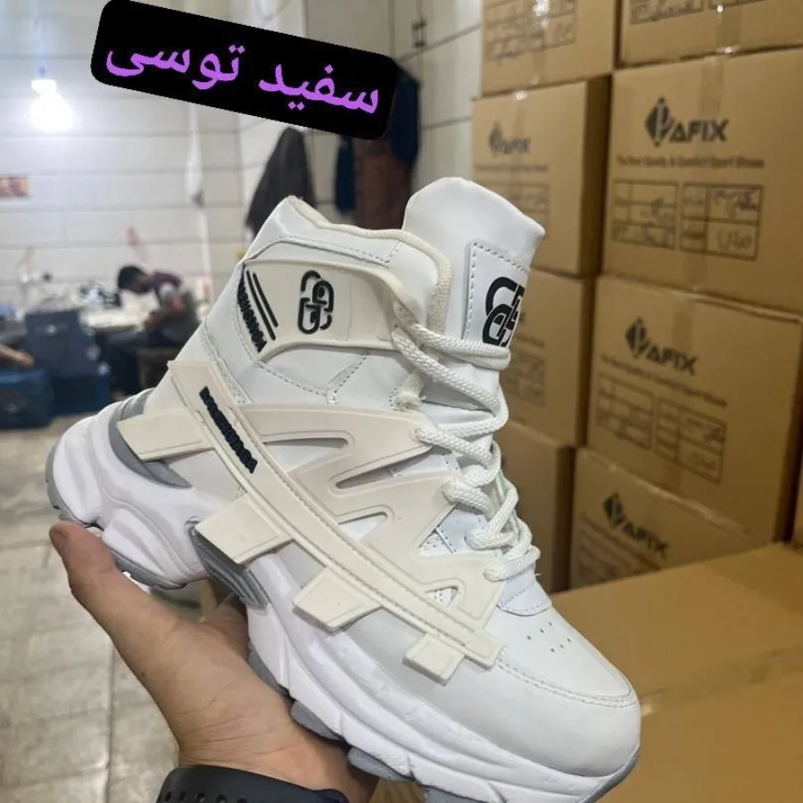 کتونی_ساقدارسفیدزیر توسی