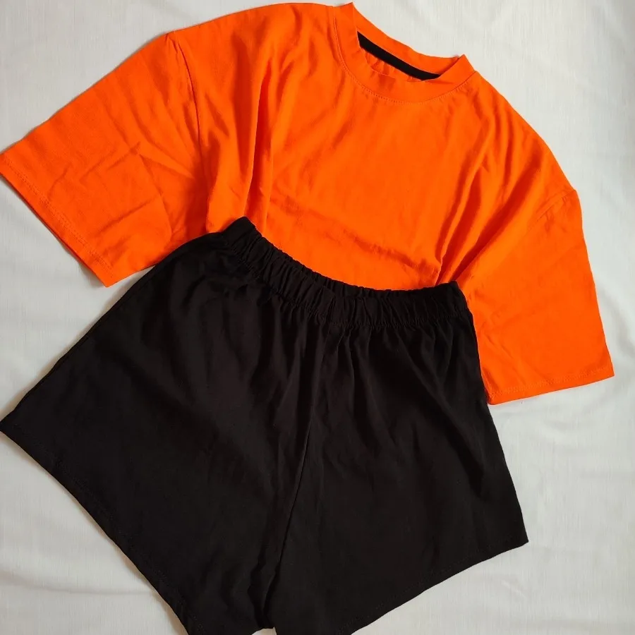 ست تیشرت کراپ و شرتک