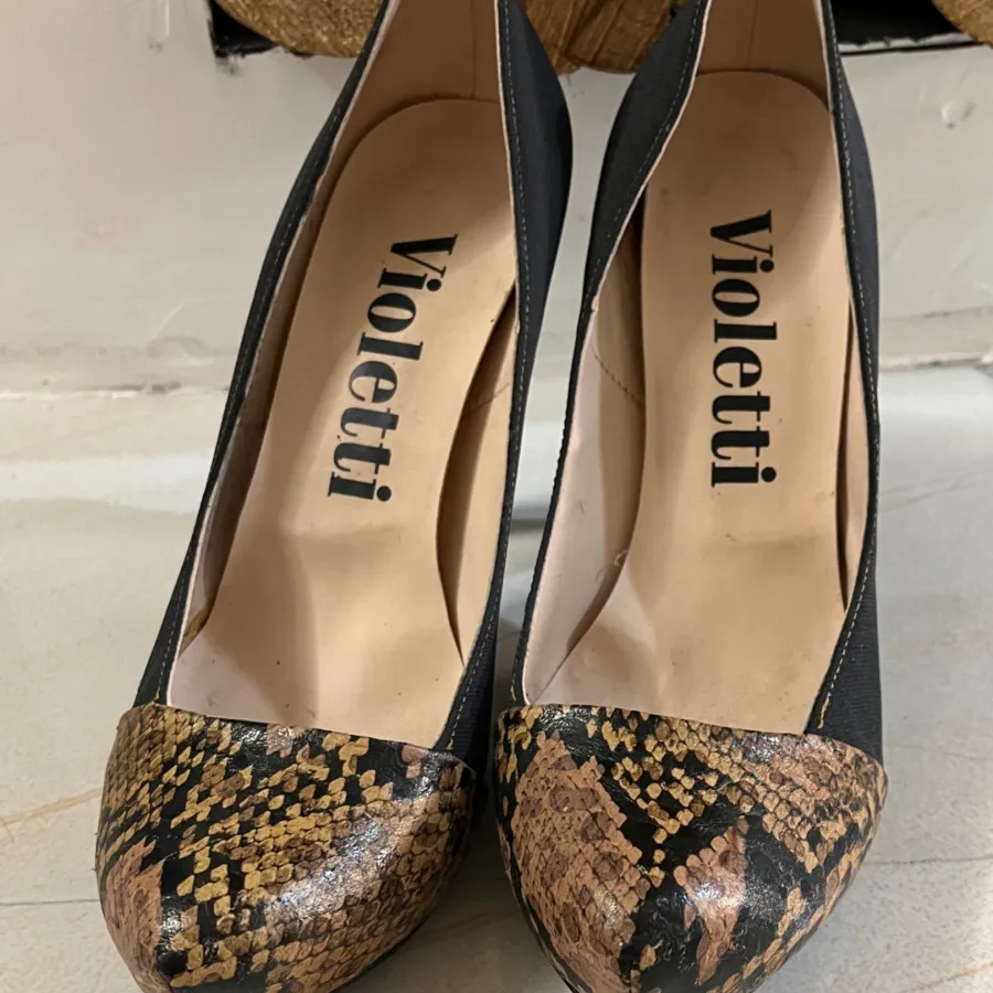 کفش پاشنه دار برند