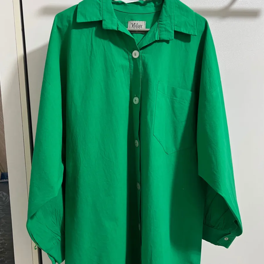 شومیز‌ وشلوار جین