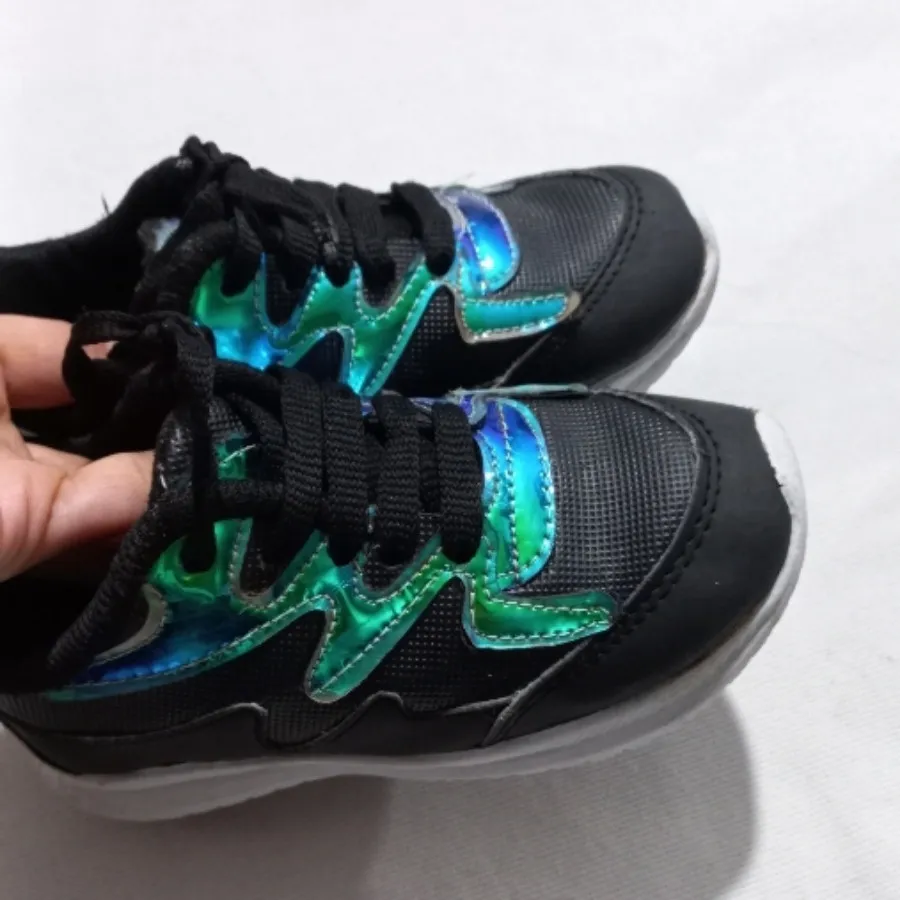 کتونی هولوگرامی