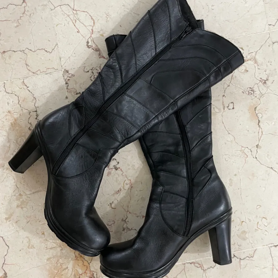 بوت چرم سایز 39