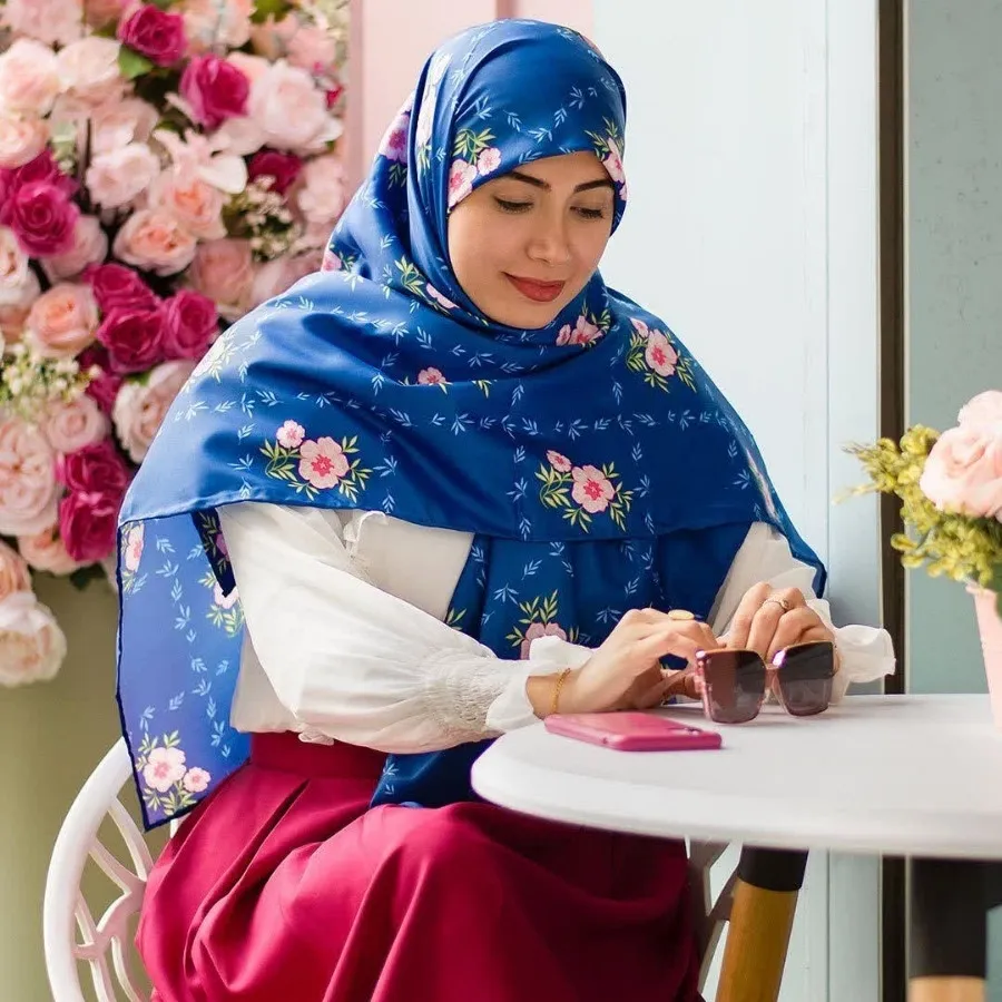 روسری آبی کاربنی