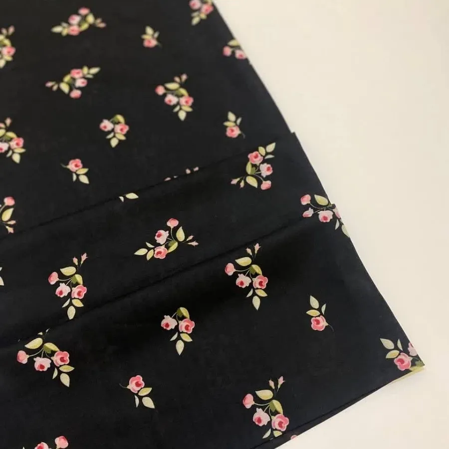 روسری نخی مشکی گل ریز