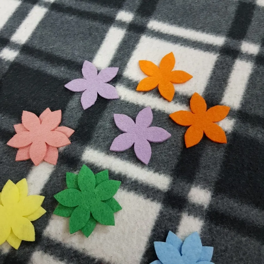 گل لیلیوم نمدی(16تا،8رنگ)