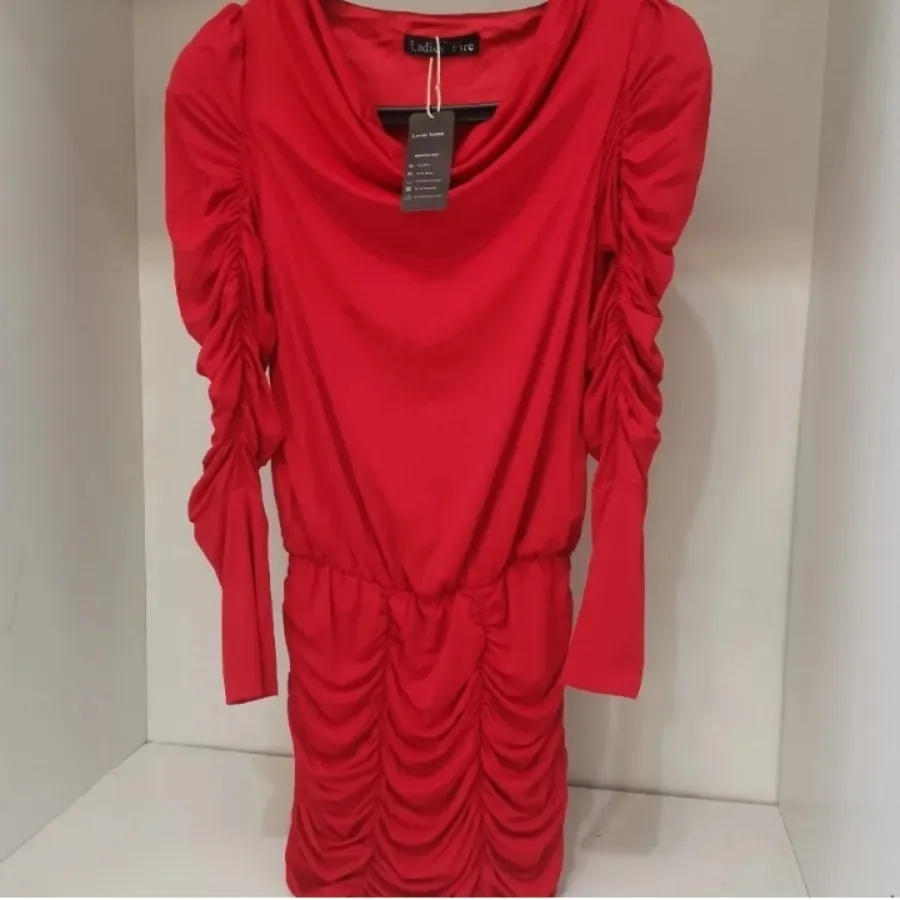 لباس قرمز یلدا استین چین