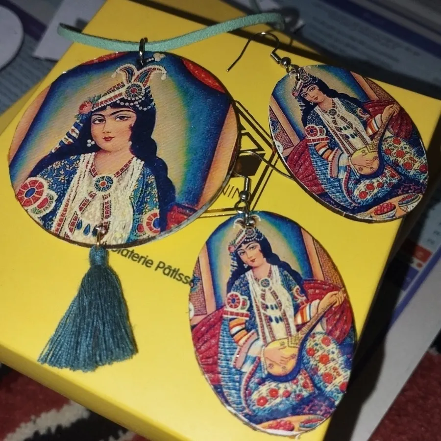 گوشواره چوبی