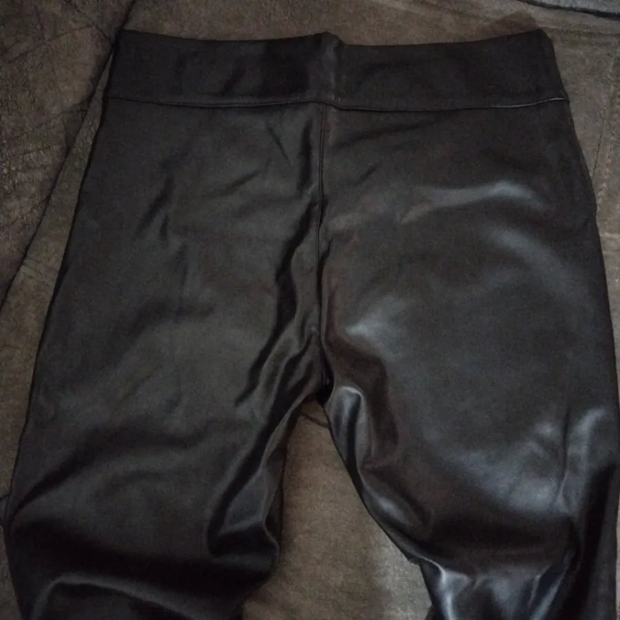 شلوار چرم جذب