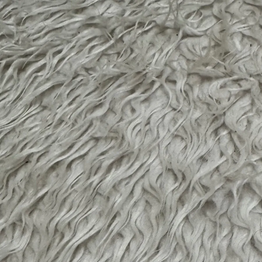 رو تختی فرش خز سفید