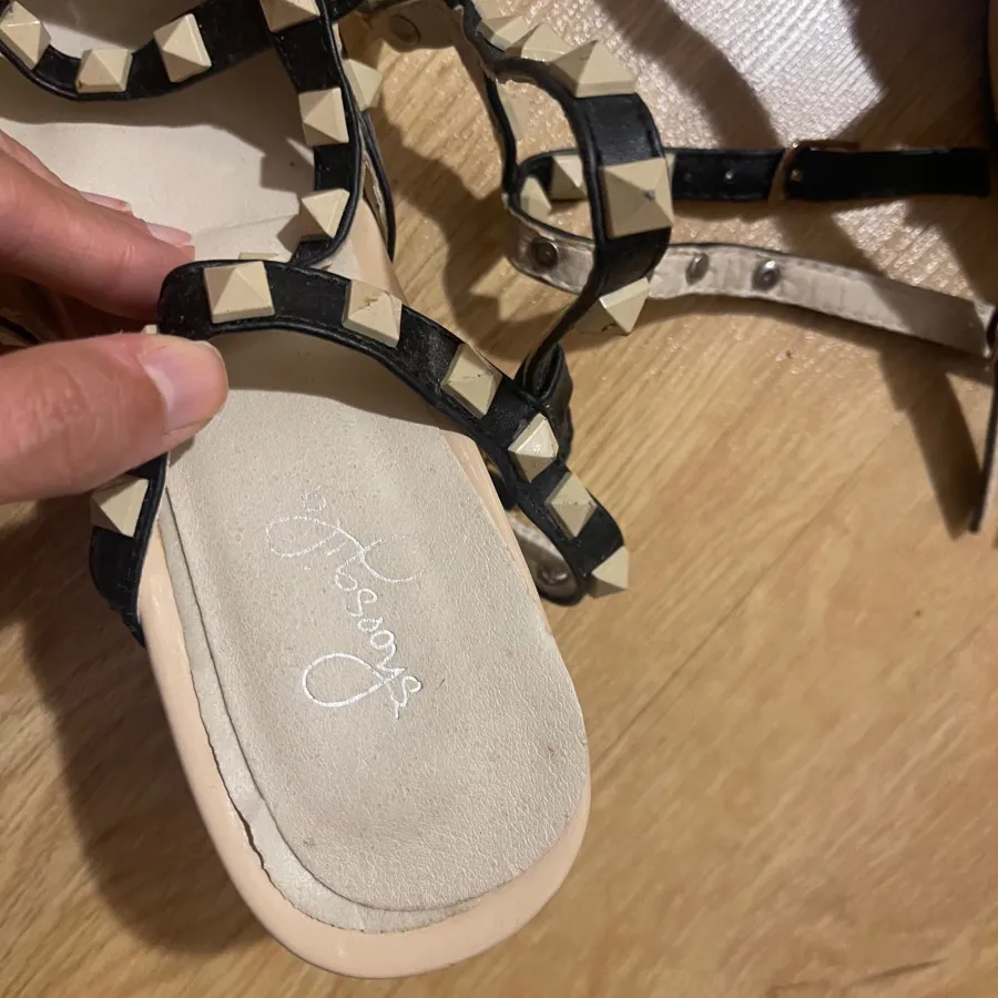 کفش طرح لویی ویتون