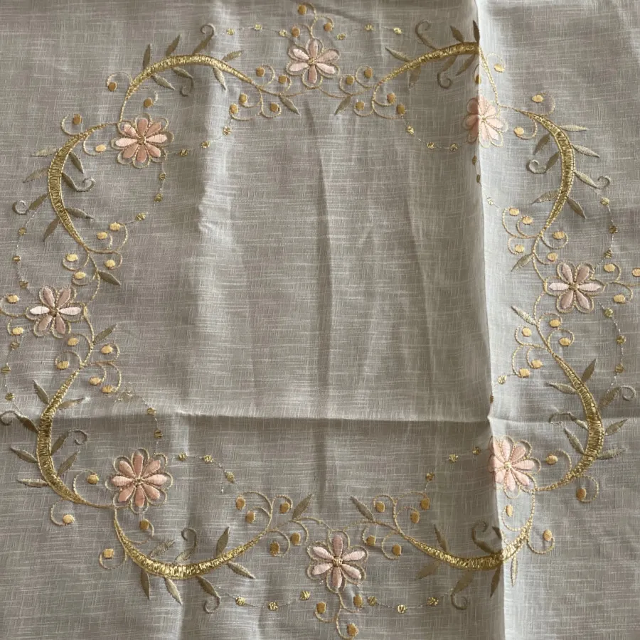 رومیزی گلدوزی