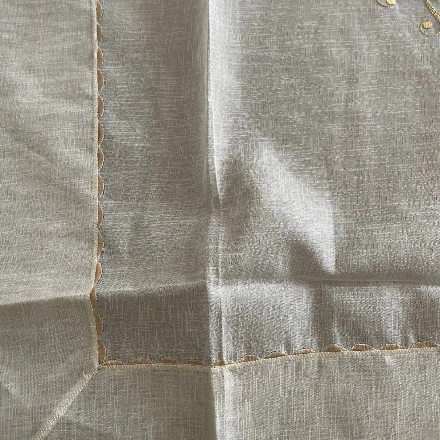 رومیزی گلدوزی