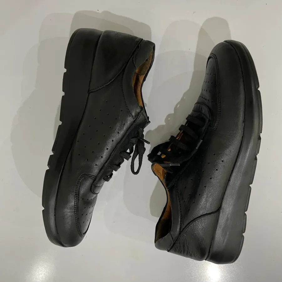 کتونی چرم طبی