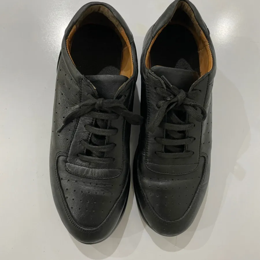 کتونی چرم طبی